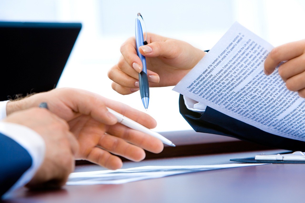 What Contract Terms Should You Watch Before Hiring an Agency?